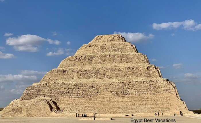 5 Day Cairo Tour: Pyramids, GEM Museum, Saqqara & Alexandria