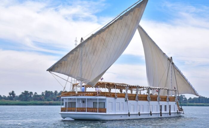 Egypt 8 Days Tour With Dahabiya Cruise For Singles From USA