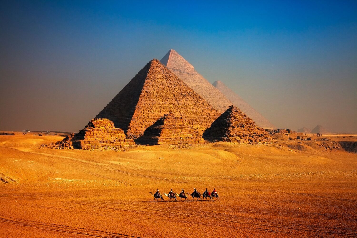 16-Day Egypt Explorer: Pyramids, Dahabiya Cruise, White Desert & Hurghada