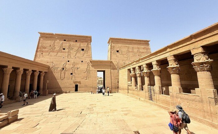 16-Day Egypt Tour Package: Pyramids, Dahabiya, Desert & Hurghada