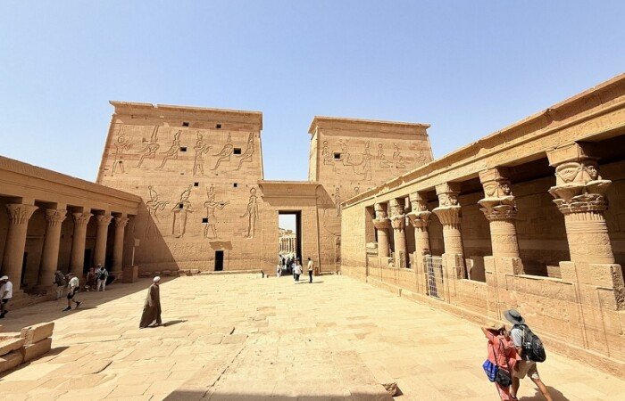 16-Day Egypt Tour Package: Pyramids, Dahabiya, Desert & Hurghada