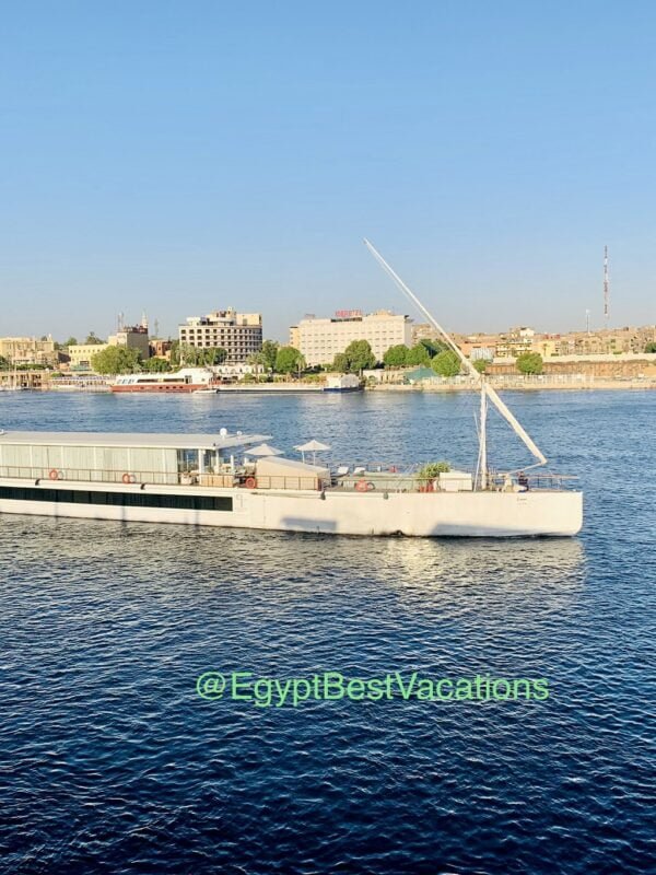 13 Day Tour of Egypt with Dahabiya Cruise & Desert Safari