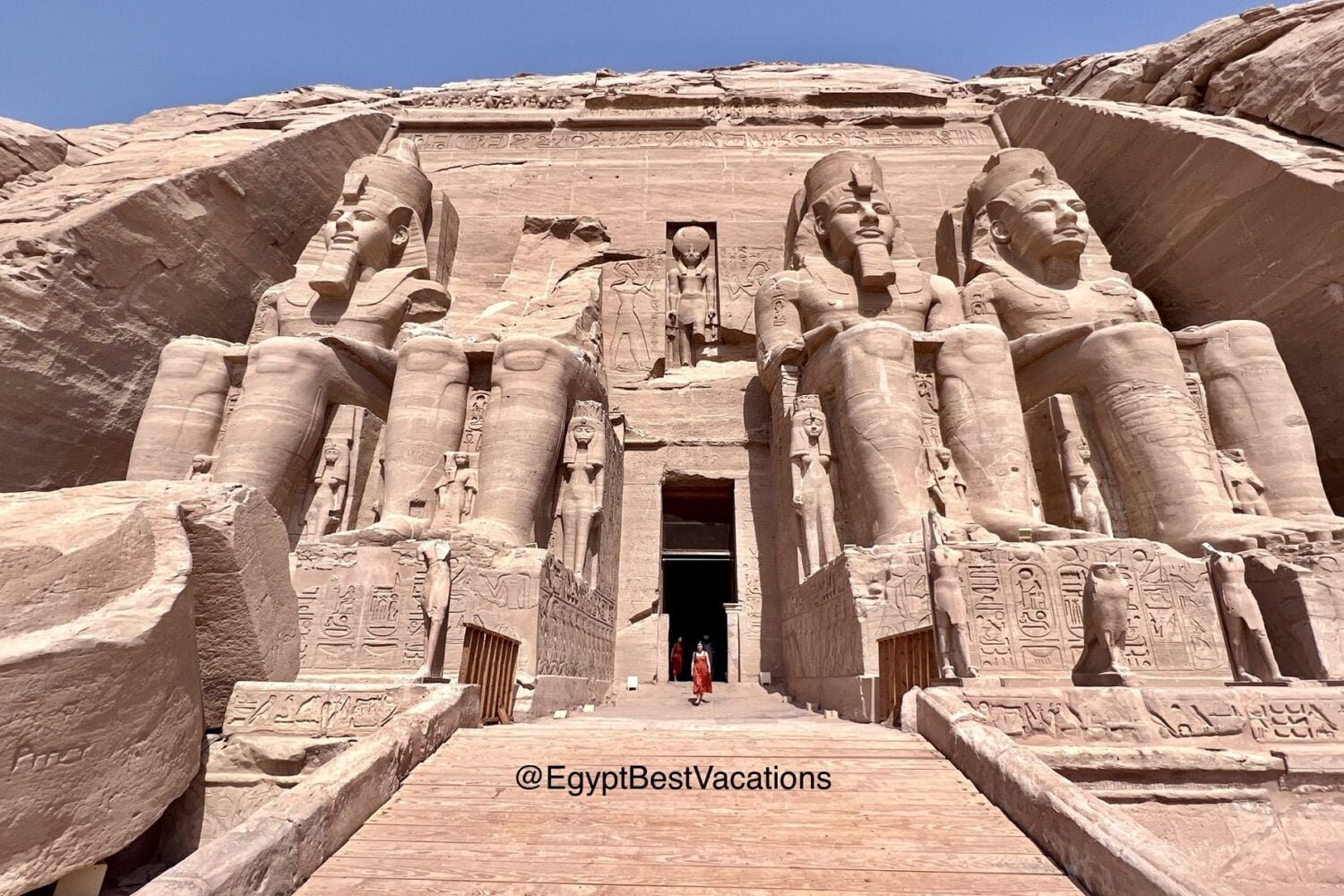 4-Day Luxury Cairo to Abu Simbel Solo Tour