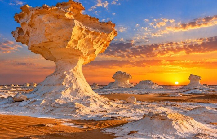 Chalk rock formations in the White Desert, Western Desert of Egypt